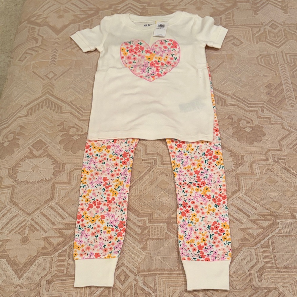 Old Navy Pink Heart Printed Snug-Fit Pajama Set /NWT/3T - Picture 3 of 13